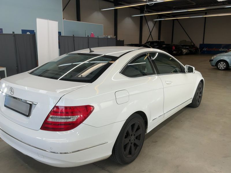 Mercedes-Benz C-Klasse C 220 CDI BlueEfficiency — zdjęcie 6
