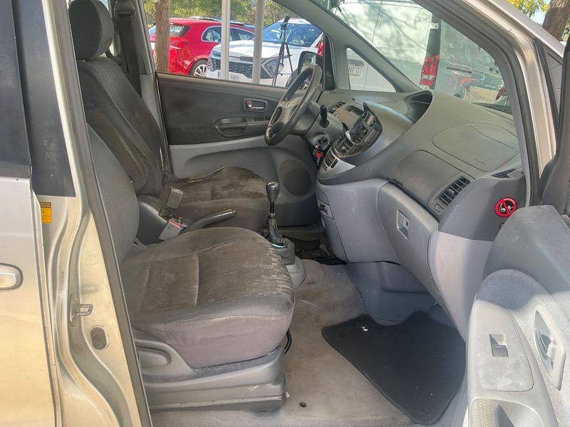 Toyota Previa 2.0 D-4D — zdjęcie 3