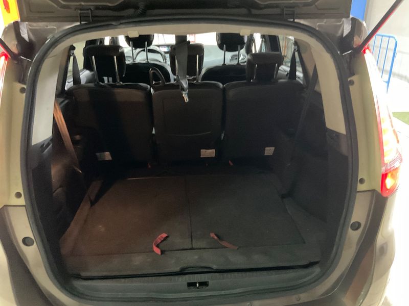 Renault Grand Scenic 1.5 dCi Dynamique — zdjęcie 16