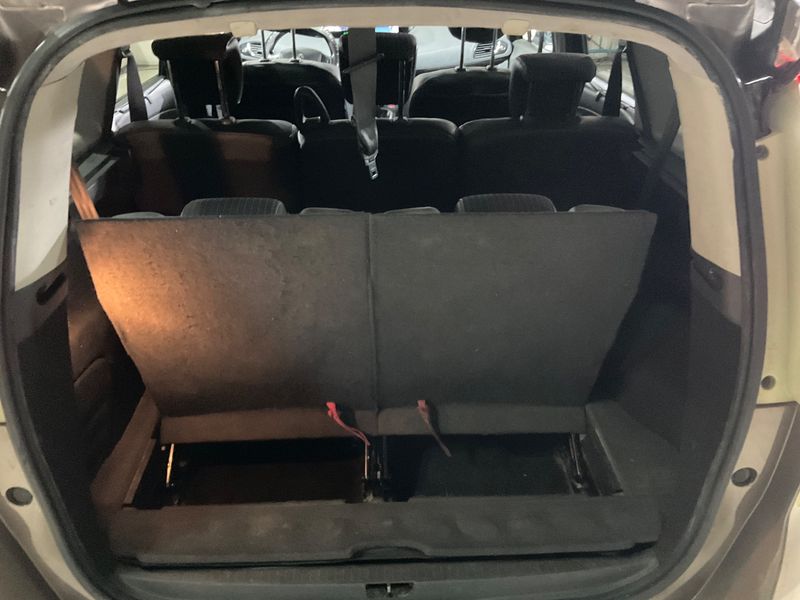 Renault Grand Scenic 1.5 dCi Dynamique — zdjęcie 17