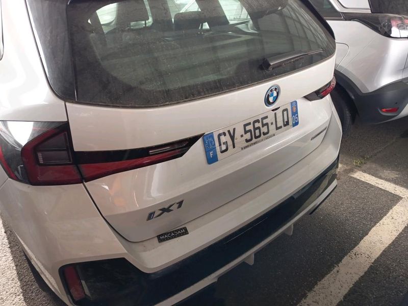 BMW iX1 eDrive 20 M Sport — zdjęcie 17