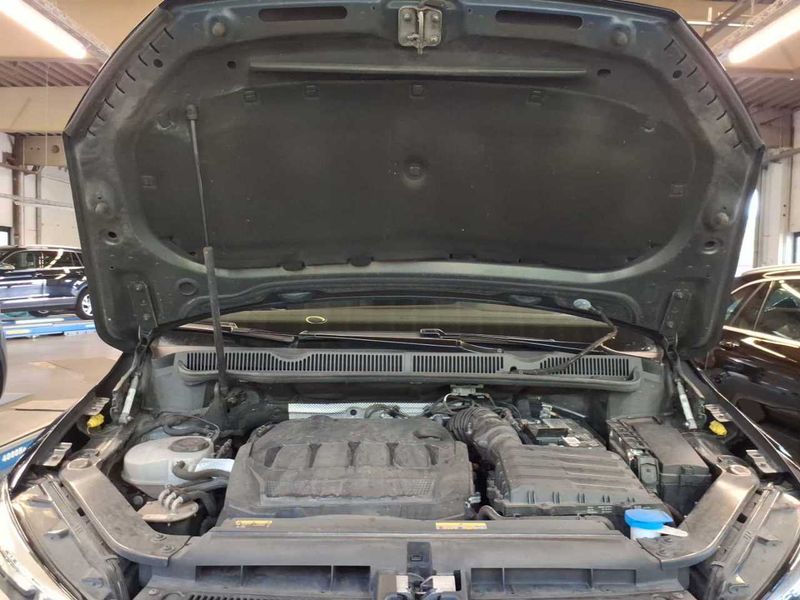 Volkswagen Touran 2.0 TDI Highline BlueMotion Tech — zdjęcie 20