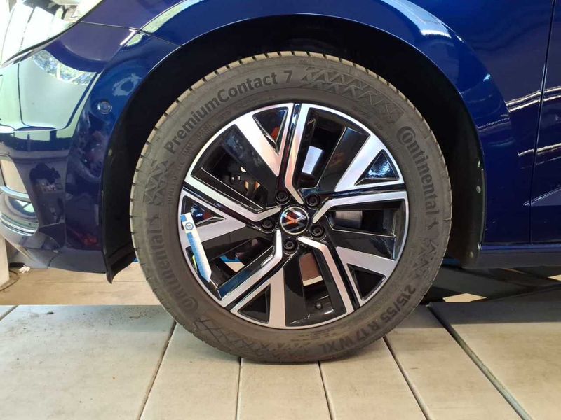 Volkswagen Touran 2.0 TDI Highline BlueMotion Tech — zdjęcie 33