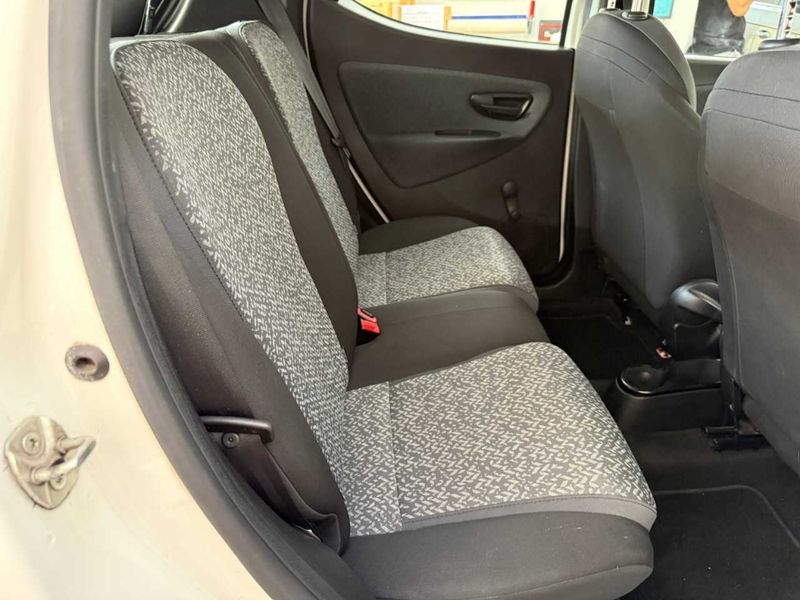 Lancia Ypsilon 1.0 Mild-Hybrid Silver — zdjęcie 31