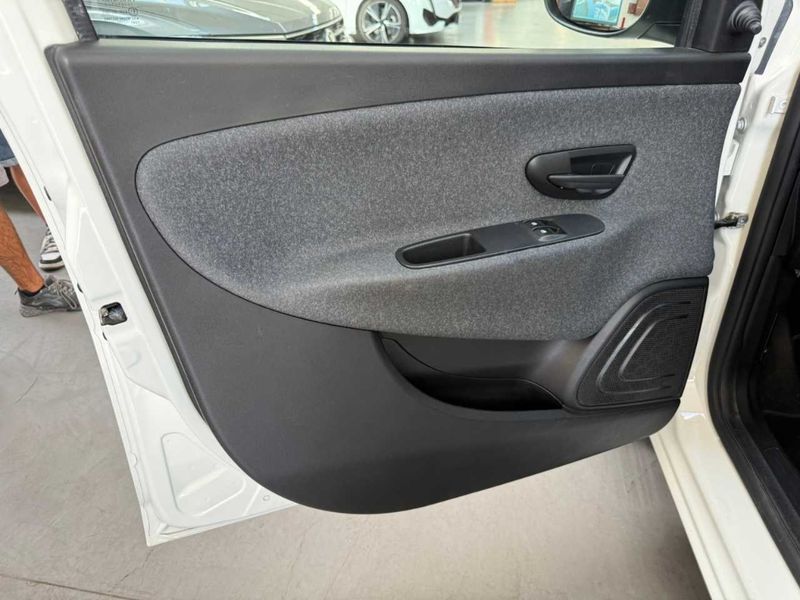 Lancia Ypsilon 1.0 Mild-Hybrid Silver — zdjęcie 21