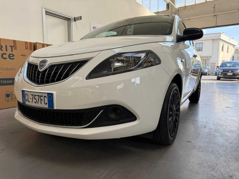 Lancia Ypsilon 1.0 Mild-Hybrid Silver — zdjęcie 40