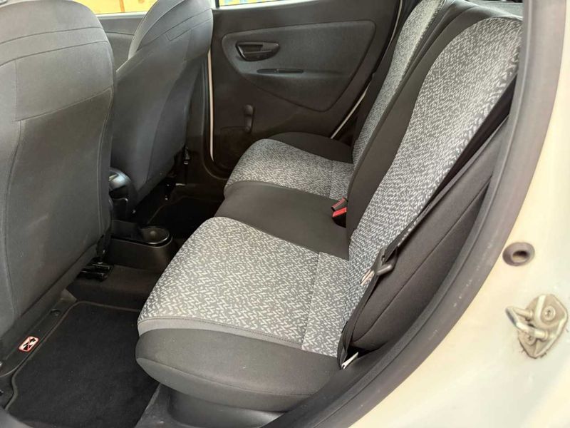 Lancia Ypsilon 1.0 Mild-Hybrid Silver — zdjęcie 12