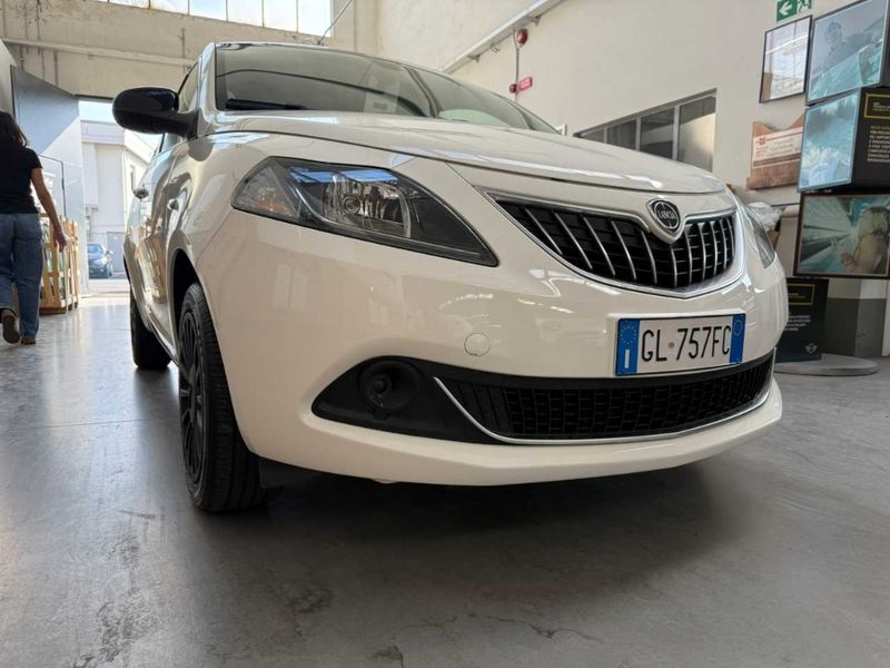 Lancia Ypsilon 1.0 Mild-Hybrid Silver — zdjęcie 38
