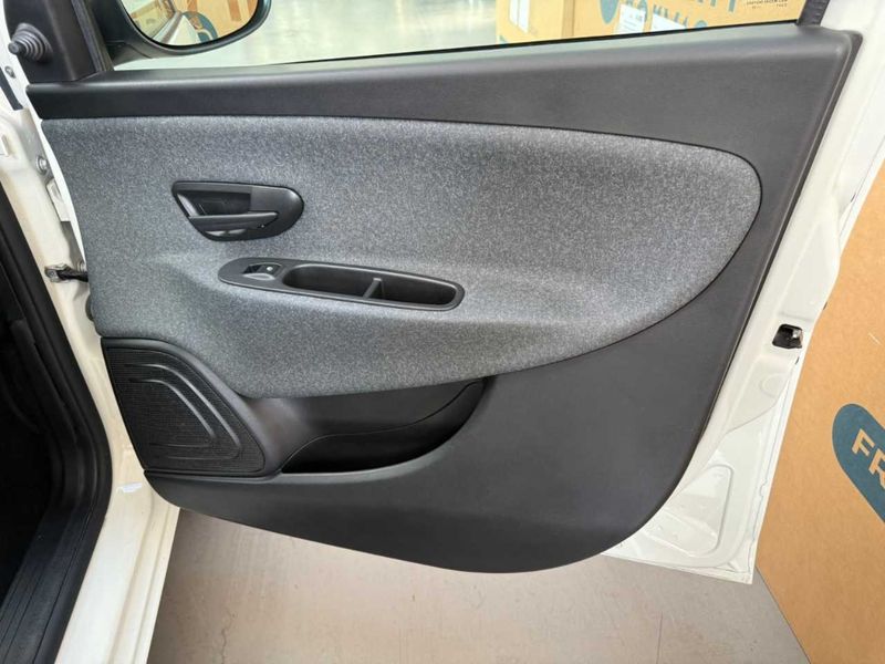 Lancia Ypsilon 1.0 Mild-Hybrid Silver — zdjęcie 33