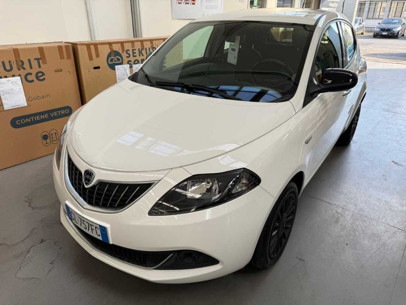 Lancia Ypsilon 1.0 Mild-Hybrid Silver
