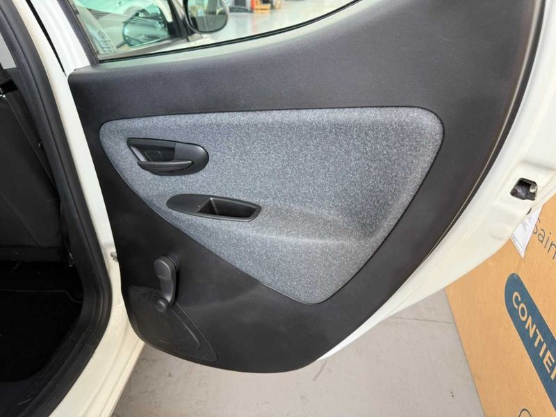 Lancia Ypsilon 1.0 Mild-Hybrid Silver — zdjęcie 30