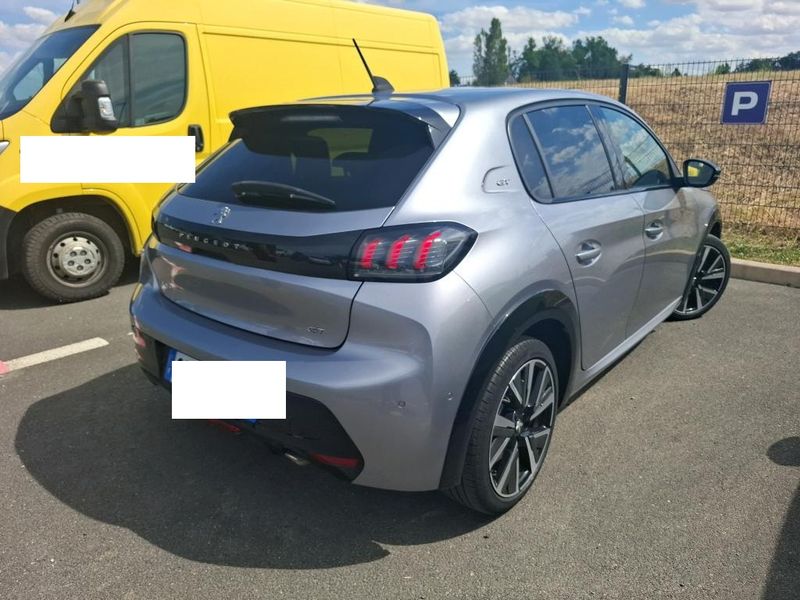 Peugeot 208 1.2 PureTech GT — zdjęcie 1