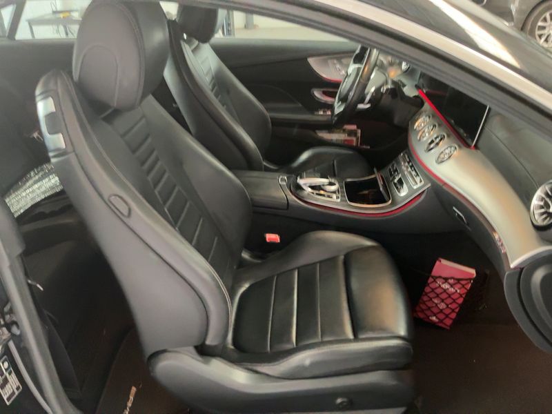 Mercedes-Benz E-Klasse E 400 4Matic AMG Line — zdjęcie 11