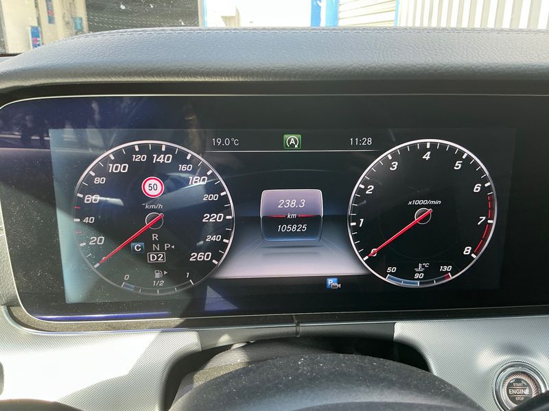 Mercedes-Benz E-Klasse E 400 4Matic AMG Line — zdjęcie 13