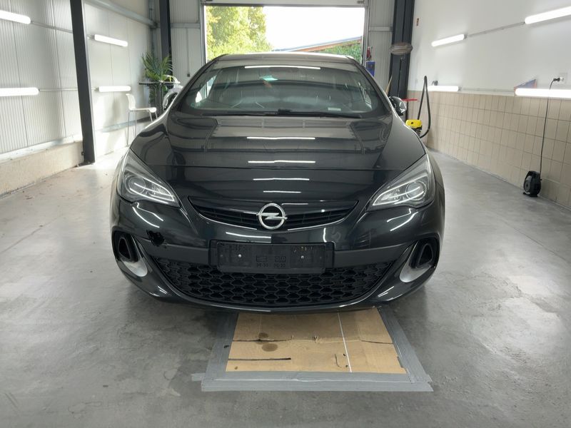 Opel Astra GTC 2.0 Turbo OPC — zdjęcie 9