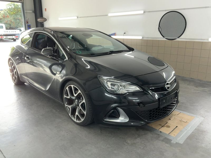 Opel Astra GTC 2.0 Turbo OPC — zdjęcie 8
