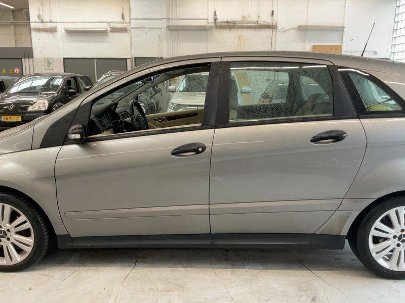 Mercedes-Benz B-Klasse B 200 — zdjęcie 4