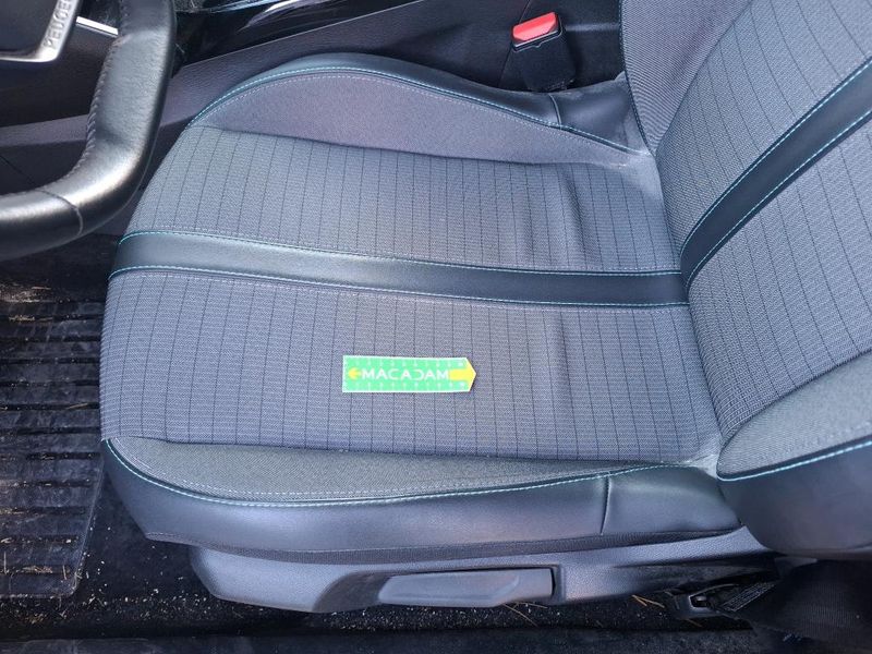 Peugeot 2008 1.2 PureTech Allure Business — zdjęcie 21