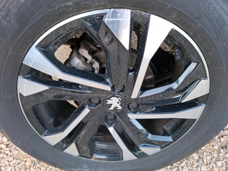 Peugeot 2008 1.2 PureTech Allure Business — zdjęcie 37