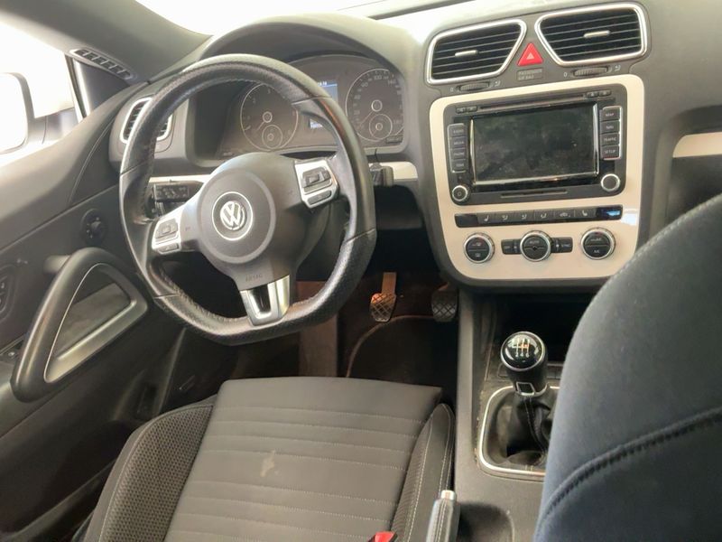 Volkswagen Scirocco 2.0 TDI BlueMotion Tech — zdjęcie 12
