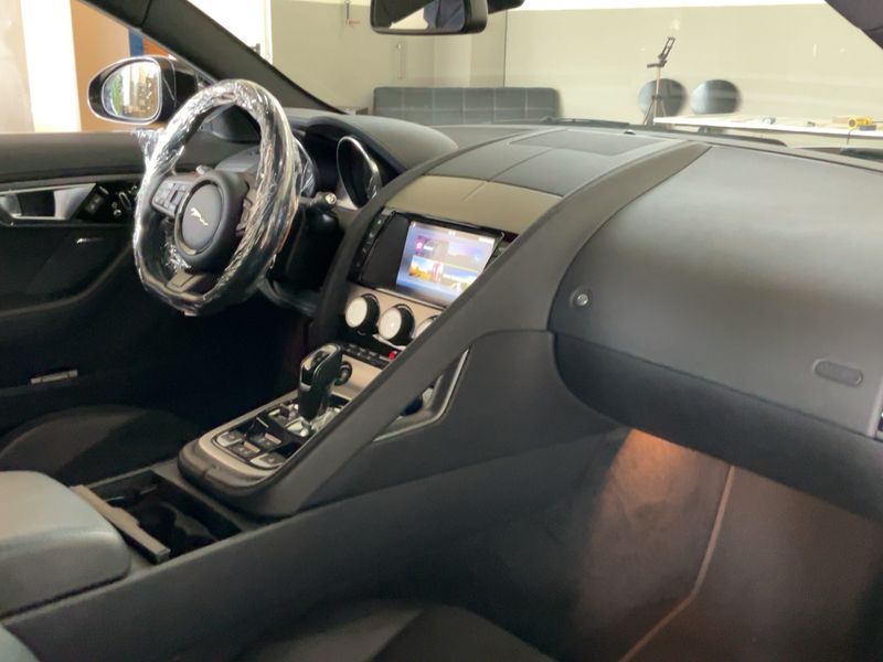 Jaguar F-TYPE 3.0 V6 — zdjęcie 12
