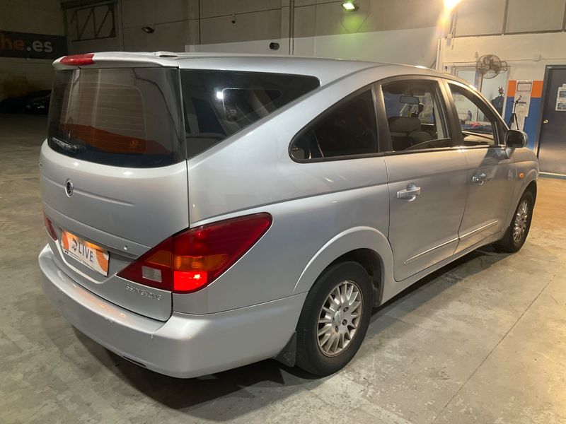 Ssangyong Rodius 270 Xdi — zdjęcie 2