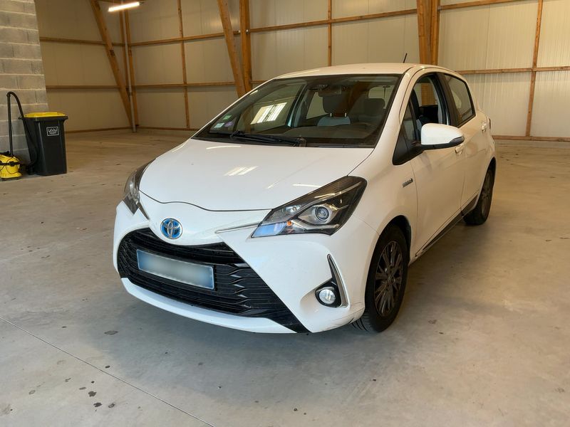Toyota Yaris 1.5 Hybrid Dynamic — zdjęcie 1