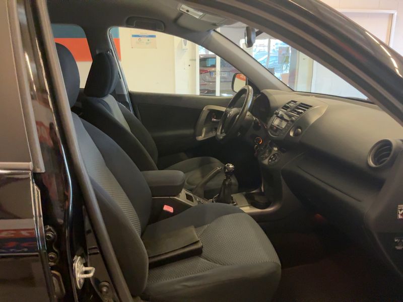 Toyota RAV 4 2.2 D-4D Life 4x4 — zdjęcie 11