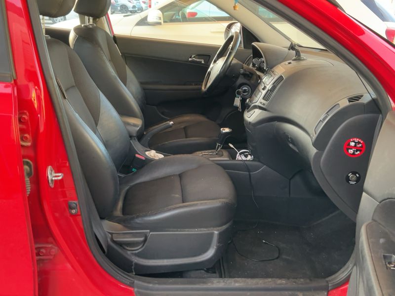 Hyundai i30 1.6 CRDi Active — zdjęcie 11