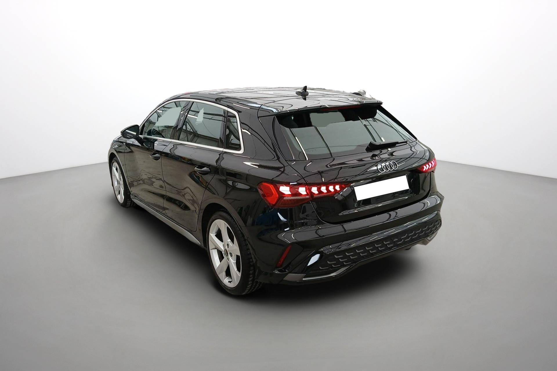 Audi A3 Sportback 35 TDI S line — zdjęcie 2