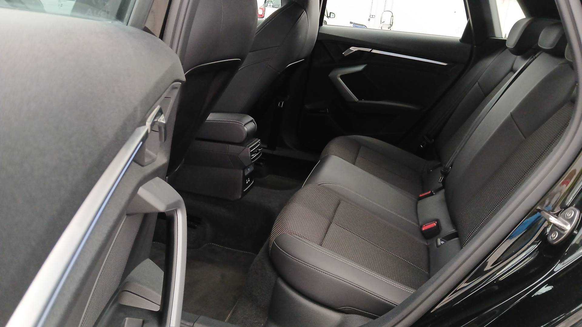 Audi A3 Sportback 35 TDI S line — zdjęcie 11