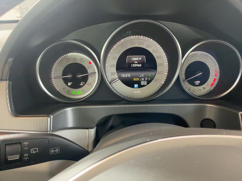 Mercedes-Benz E-Klasse E 300 CGI T BlueEfficiency 4Matic Avantgarde — zdjęcie 13