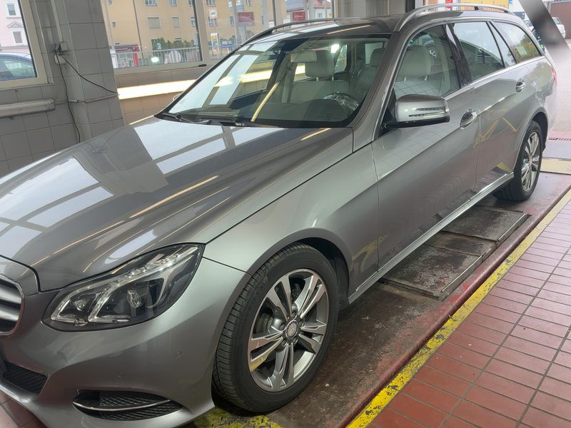 Mercedes-Benz E-Klasse E 300 CGI T BlueEfficiency 4Matic Avantgarde — zdjęcie 2