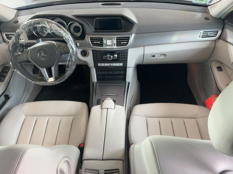 Mercedes-Benz E-Klasse E 300 CGI T BlueEfficiency 4Matic Avantgarde — zdjęcie 12