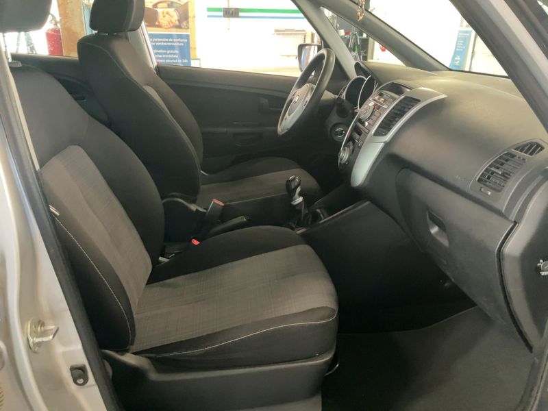 Kia Venga 1.4 Style — zdjęcie 11