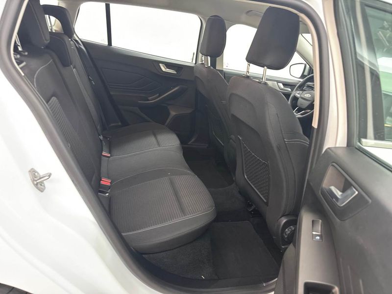 Ford Focus 1.0 EcoBoost Titanium — zdjęcie 9