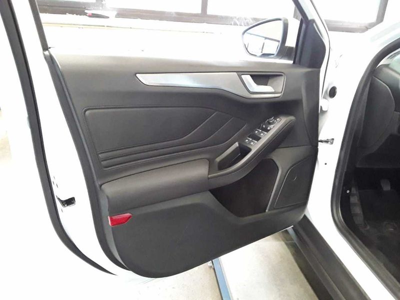 Ford Focus 1.0 EcoBoost Titanium — zdjęcie 20