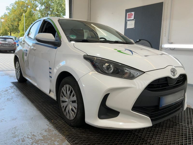 Toyota Yaris 1.0 Comfort — zdjęcie 8
