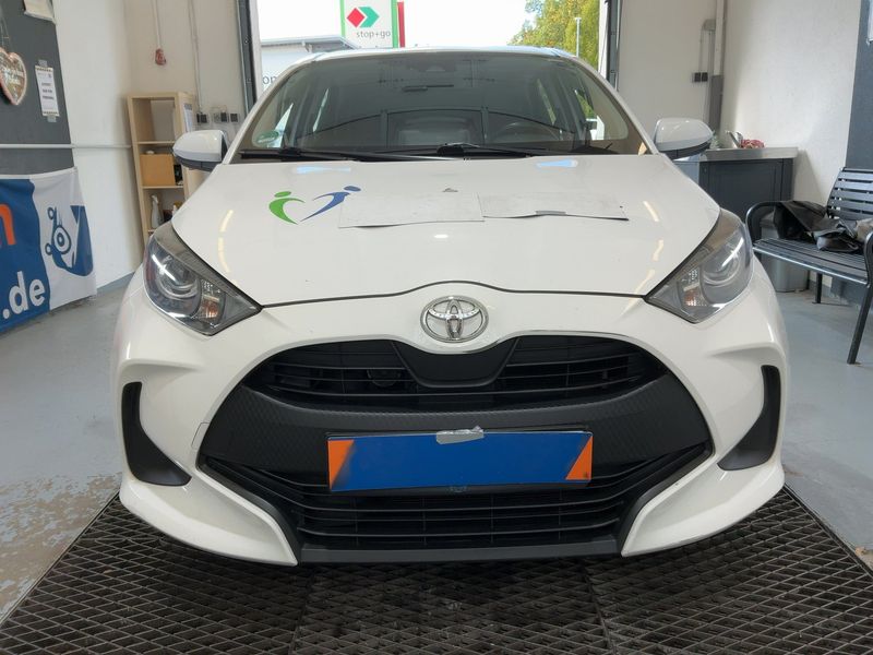 Toyota Yaris 1.0 Comfort — zdjęcie 9