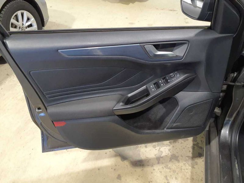 Ford Focus 1.5 TDCi EcoBlue Active — zdjęcie 12
