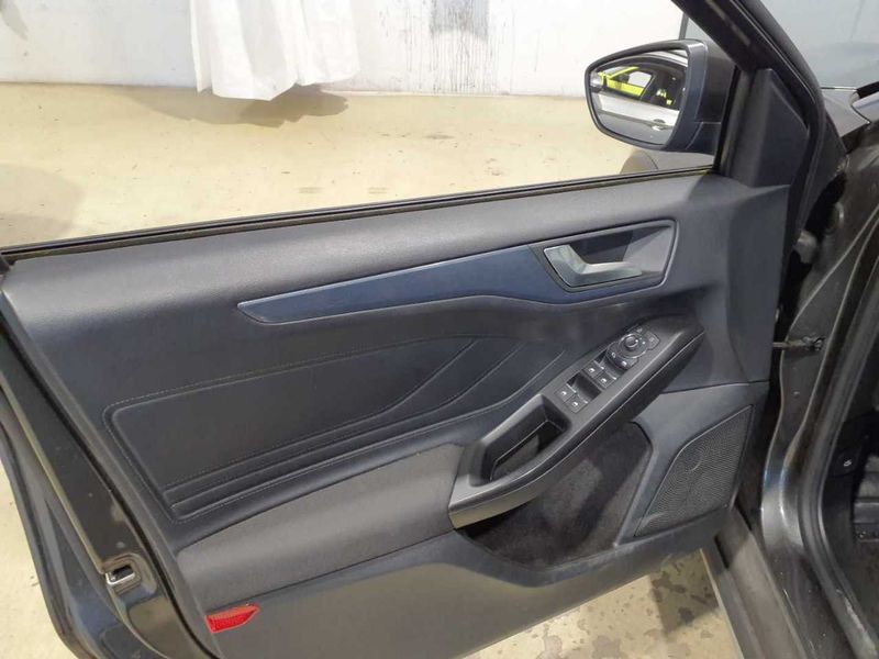 Ford Focus 1.5 TDCi EcoBlue Active — zdjęcie 30