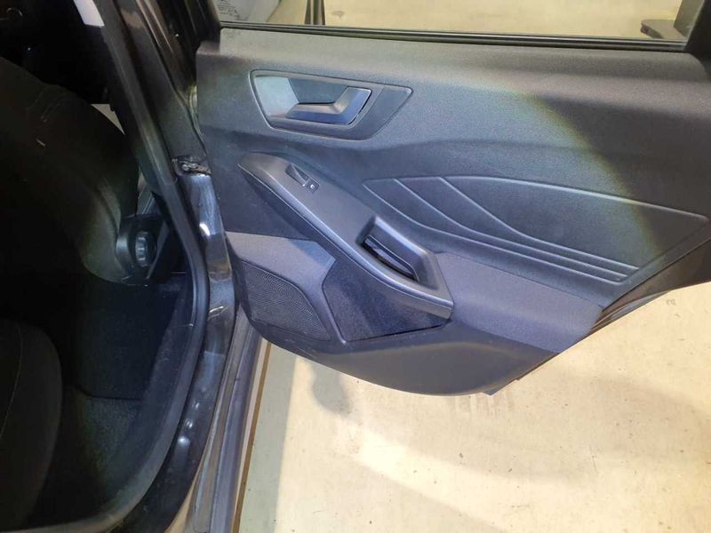 Ford Focus 1.5 TDCi EcoBlue Active — zdjęcie 32