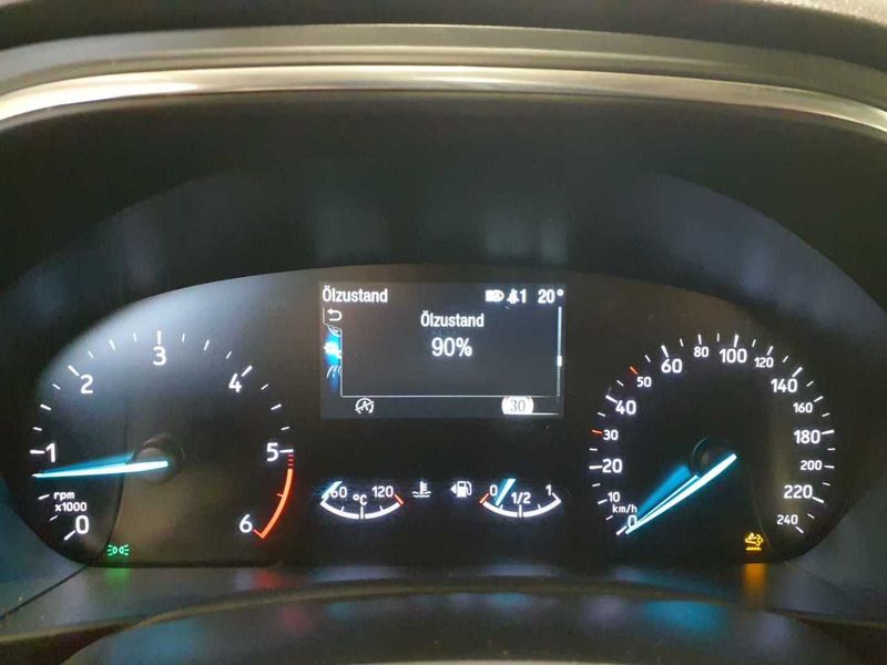 Ford Focus 1.5 TDCi EcoBlue Active — zdjęcie 16