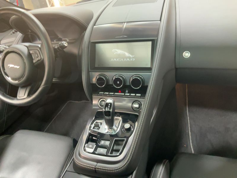 Jaguar F-TYPE P450 R-Dynamic Black AWD — zdjęcie 12
