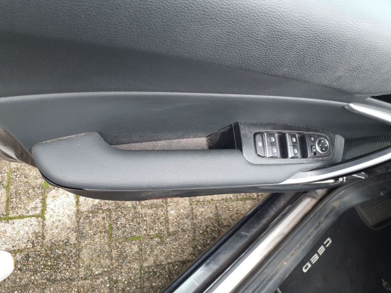 Kia cee'd 1.6 Plug-in Hybrid Vision — zdjęcie 33