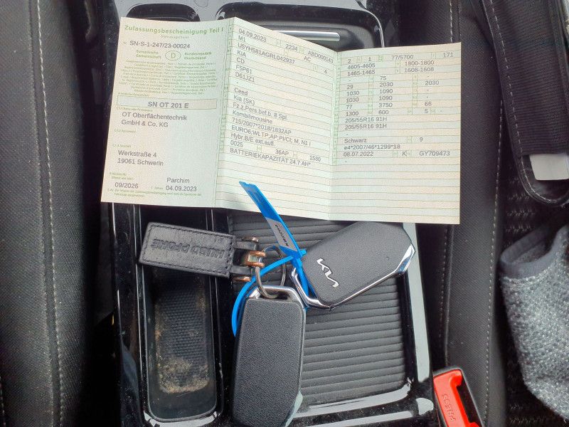 Kia cee'd 1.6 Plug-in Hybrid Vision — zdjęcie 11