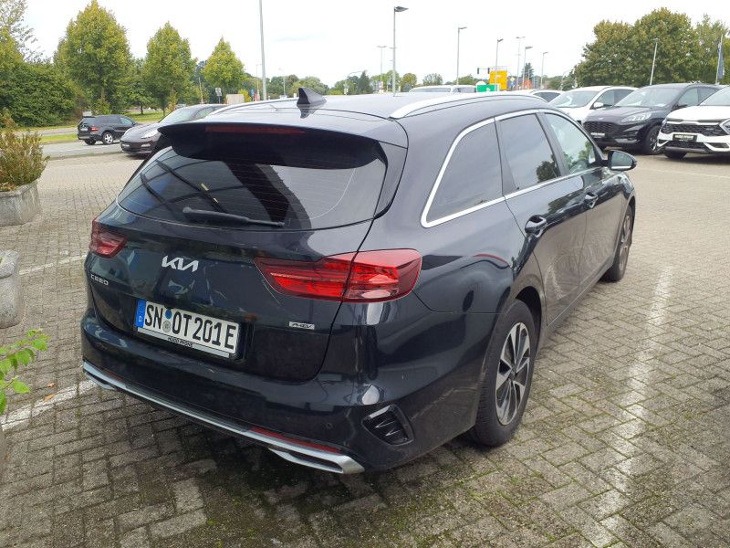 Kia cee'd 1.6 Plug-in Hybrid Vision — zdjęcie 3