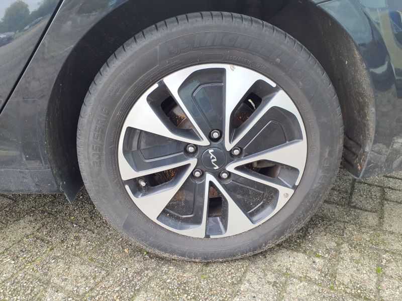 Kia cee'd 1.6 Plug-in Hybrid Vision — zdjęcie 14