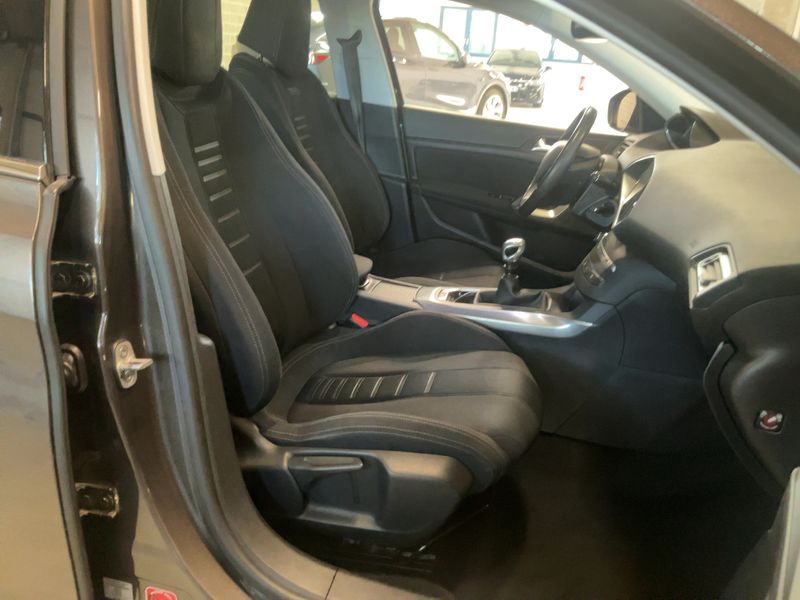 Peugeot 308 1.6 e-HDi Allure — zdjęcie 11