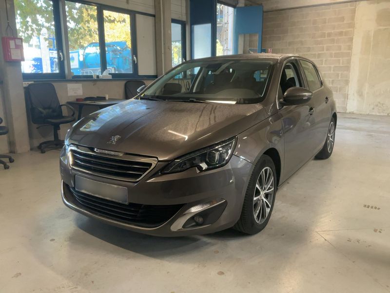 Peugeot 308 1.6 e-HDi Allure — zdjęcie 1